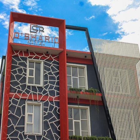 D'Shario Hotel Kepanjen Malang Exterior photo